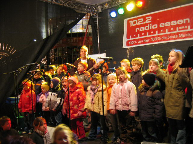 gal/2007/2007 Lichblicke Radio Essen Weihnachtsmarkt/2007 Saitentwist Lichtblicke Radio Essen Weihnachtsmarkt 8.12. 058.jpg